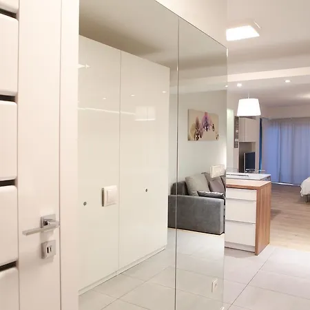 Apartment Super *
